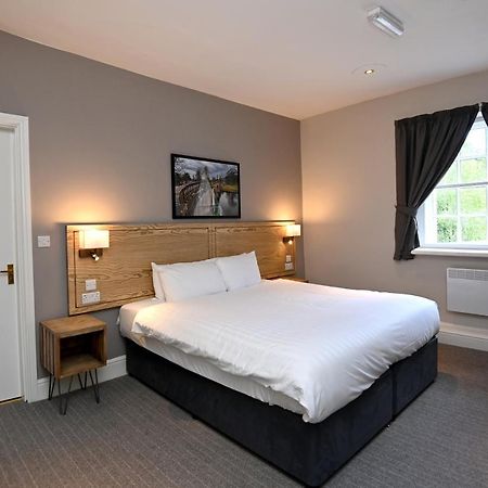 Wheatsheaf, Baslow By Marston'S Inns 외부 사진