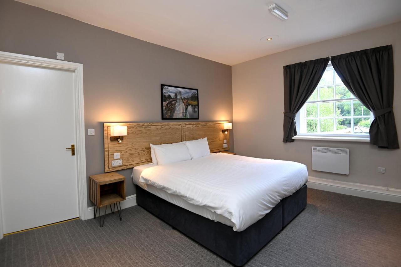 Wheatsheaf, Baslow By Marston'S Inns 외부 사진